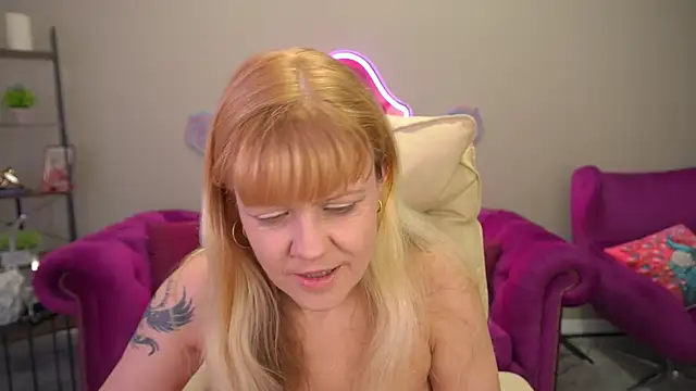 Snapshot of BellaLaPetit chatting on 03-07-26, 01:08 BellaLaPetit online show from 03-07-26, 01:08