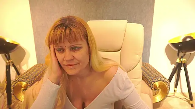 BellaLaPetit online show from 05-18-26, 03:57
