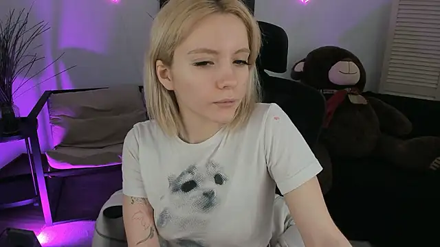 AuroraWrenfield online show from 03-06-26, 04:20