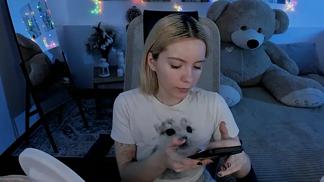 AuroraWrenfield online show from 03-31-26, 01:29