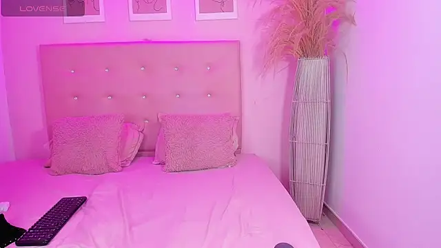 ANNIE DOLCE  online show from 02-04-26, 10:04