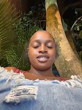 Snapshot of darle_volant chatting on 06-16-26, 11:40 darle volant online show from 06-16-26, 11:40