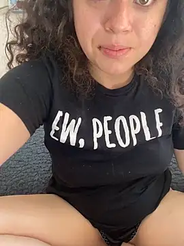 Snapshot of Lucy_YupiSweet chatting on 11-18-25, 04:44 Lucy YupiSweet online show from 11-18-25, 04:44