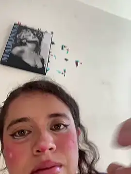 Snapshot of Lucy_YupiSweet chatting on 11-19-25, 04:18 Lucy YupiSweet online show from 11-19-25, 04:18