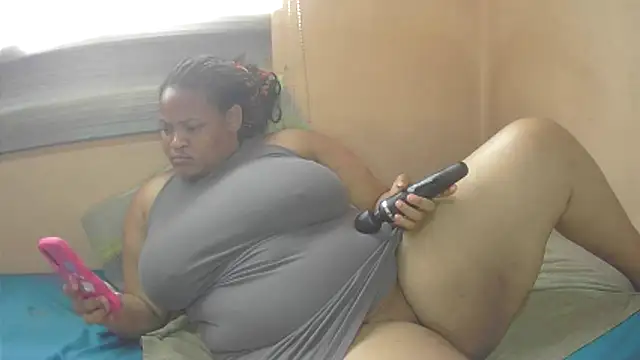 Snapshot of BigSexyEbony chatting on 10-25-25, 10:34 BigSexyEbony online show from 10-25-25, 10:34