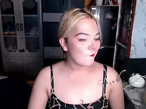 Snapshot of blonditax1111 chatting on 07-18-26, 10:41 blonditax1111 online show from 07-18-26, 10:41