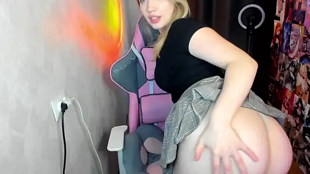 NicoleRiccii online show from 06-11-26, 04:16
