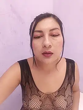 Snapshot of lunna_07 chatting on 07-11-26, 05:15 lunna 07 online show from 07-11-26, 05:15
