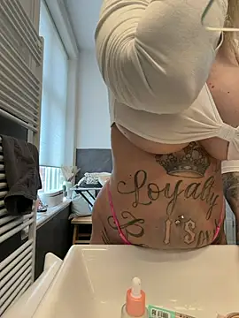 Snapshot of Jasmina-Joy chatting on 02-20-26, 01:33 Jasmina-Joy online show from 02-20-26, 01:33