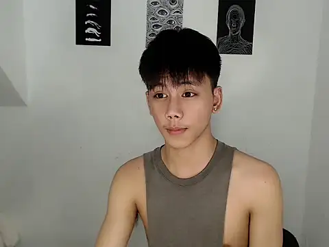 Snapshot of ynotyu chatting on 05-21-26, 12:23 ynotyu online show from 05-21-26, 12:23