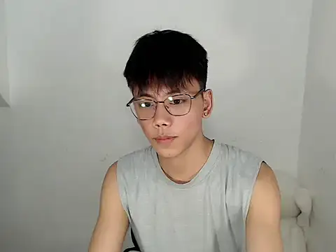 Snapshot of ynotyu chatting on 06-15-26, 09:00 ynotyu online show from 06-15-26, 09:00
