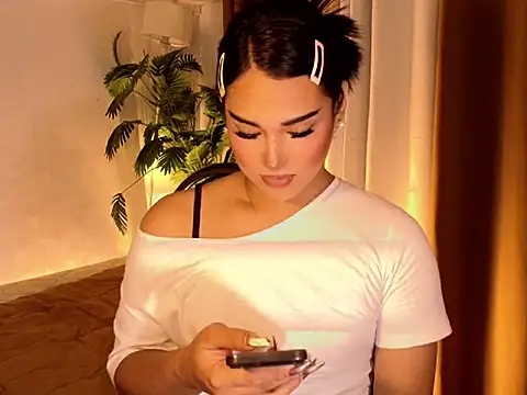Snapshot of magnificent_kitana chatting on 06-22-26, 05:54 magnificent kitana online show from 06-22-26, 05:54