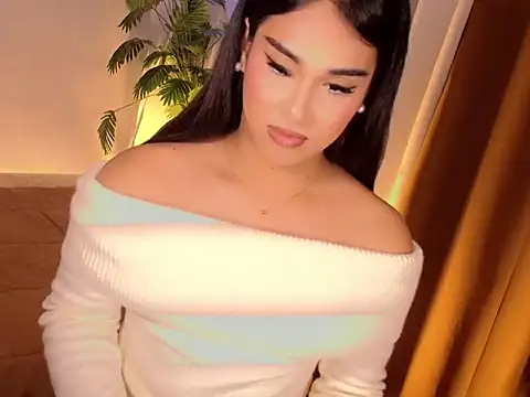 Snapshot of magnificent_kitana chatting on 06-24-26, 06:07 magnificent kitana online show from 06-24-26, 06:07