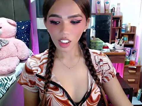 Snapshot of urswtasian_chesca chatting on 11-10-25, 01:43 urswtasian chesca online show from 11-10-25, 01:43