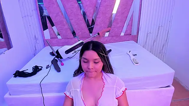 Wonderkloe  online show from 05-24-26, 08:14