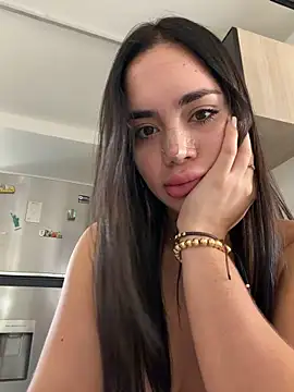 Snapshot of MaddyMay_ chatting on 12-21-25, 06:15 MaddyMay online show from 12-21-25, 06:15