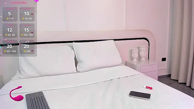 Snapshot of MaddyMay_ chatting on 01-15-26, 08:23 MaddyMay online show from 01-15-26, 08:23