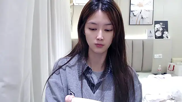 Mimi-cnbaby online show from 10-28-25, 01:36