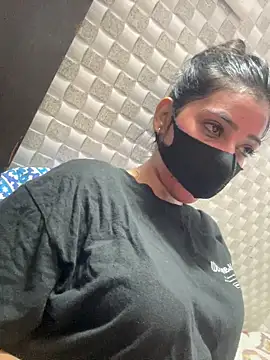 Snapshot of Hot_Jaanvi_ chatting on 06-29-26, 04:08 Hot Jaanvi online show from 06-29-26, 04:08