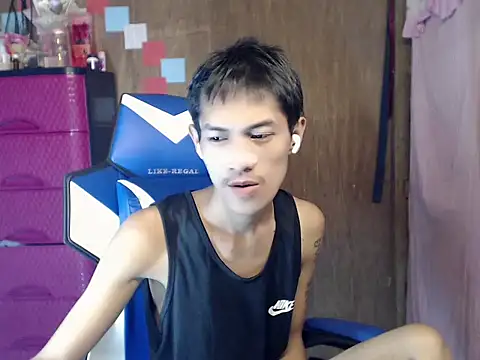 Snapshot of riks_tyler chatting on 07-17-26, 10:44 riks tyler online show from 07-17-26, 10:44