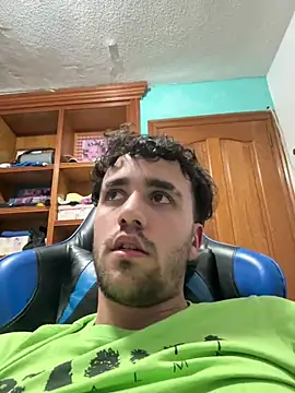 Snapshot of aavrdvh33 chatting on 04-11-26, 10:47 aavrdvh33 online show from 04-11-26, 10:47