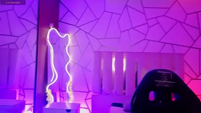 LIHIAN TAY online show from 03-30-26, 03:18