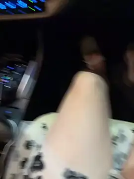 Snapshot of Meii-meyy chatting on 12-22-25, 04:26 Meii-meyy online show from 12-22-25, 04:26