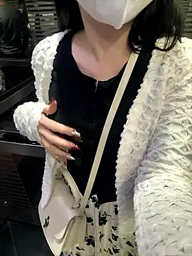 Snapshot of Meii-meyy chatting on 01-09-26, 04:10 Meii-meyy online show from 01-09-26, 04:10