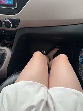 Snapshot of Meii-meyy chatting on 02-23-26, 06:11 Meii-meyy online show from 02-23-26, 06:11