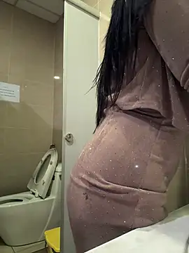 Snapshot of Meii-meyy chatting on 03-11-26, 04:24 Meii-meyy online show from 03-11-26, 04:24