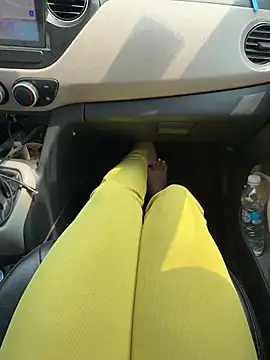 Snapshot of Meii-meyy chatting on 03-22-26, 06:28 Meii-meyy online show from 03-22-26, 06:28