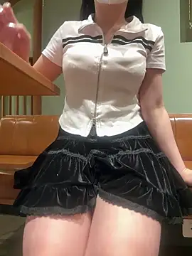 Snapshot of Meii-meyy chatting on 03-27-26, 04:29 Meii-meyy online show from 03-27-26, 04:29