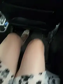 Snapshot of Meii-meyy chatting on 04-08-26, 10:37 Meii-meyy online show from 04-08-26, 10:37