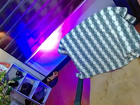 Snapshot of Queen_yasii_88 chatting on 02-08-26, 02:42 Queen yasii 88 online show from 02-08-26, 02:42