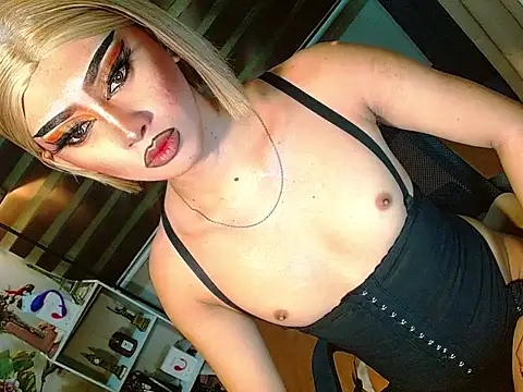 Snapshot of Queen_yasii_88 chatting on 04-15-26, 02:35 Queen yasii 88 online show from 04-15-26, 02:35