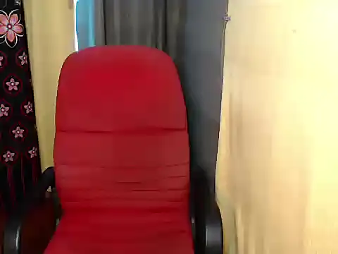 Snapshot of lovelyallena07 chatting on 06-30-26, 12:33 lovelyallena07 online show from 06-30-26, 12:33
