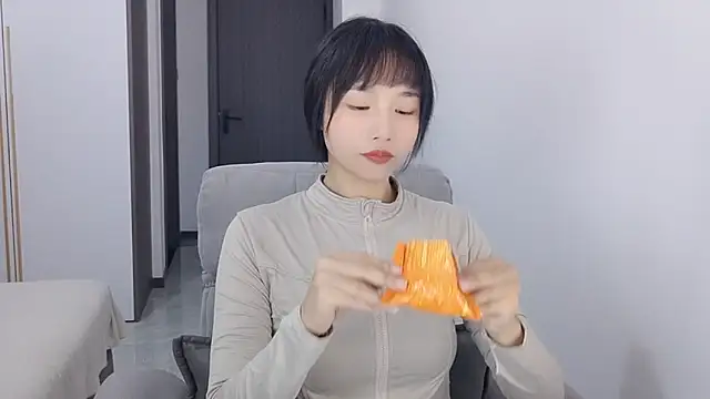 Snapshot of Lisa-3333 chatting on 11-09-25, 02:15 Lisa-3333 online show from 11-09-25, 02:15