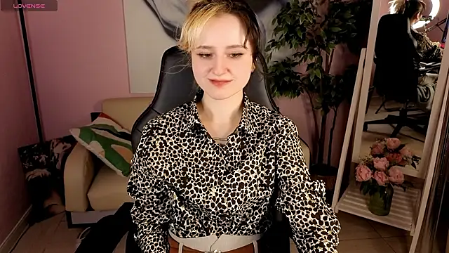 girl next doorr online show from 03-15-26, 01:28