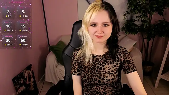 girl next doorr online show from 03-29-26, 01:11