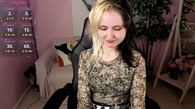 girl next doorr online show from 04-19-26, 06:10