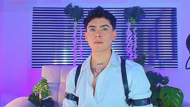 CamiiGuzmanX online show from 06-25-26, 08:24
