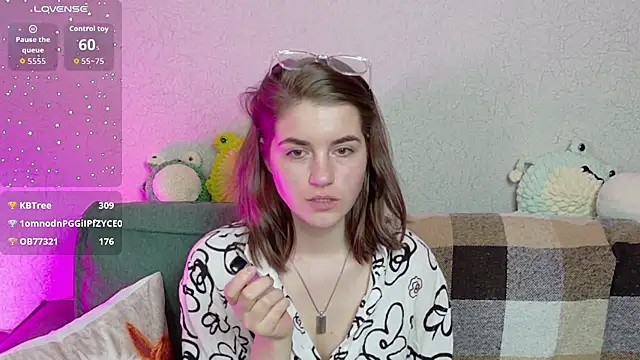 Snapshot of ElzaBlis chatting on 04-18-26, 07:07 ElzaBlis online show from 04-18-26, 07:07
