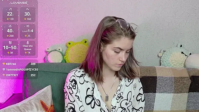 Snapshot of ElzaBlis chatting on 04-18-26, 08:09 ElzaBlis online show from 04-18-26, 08:09