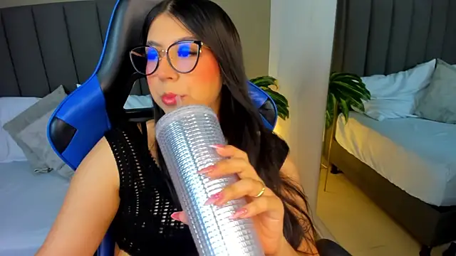 anagil  online show from 04-07-26, 02:06