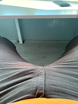 Snapshot of Burak6850 chatting on 11-18-25, 10:20 Burak6850 online show from 11-18-25, 10:20