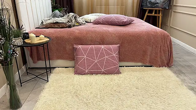 daniellia  online show from 04-24-26, 02:19