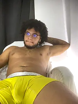 Snapshot of tommyy_love chatting on 09-13-25, 05:29 tommyy love online show from 09-13-25, 05:29