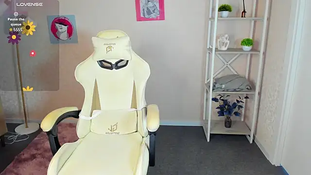 Snapshot of R0cket_bunny chatting on 09-12-25, 01:06 R0cket bunny online show from 09-12-25, 01:06