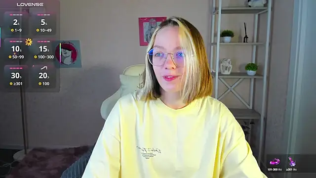 Snapshot of R0cket_bunny chatting on 09-21-25, 12:01 R0cket bunny online show from 09-21-25, 12:01