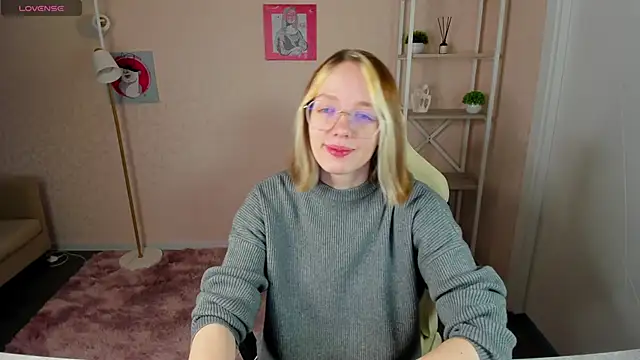 Snapshot of R0cket_bunny chatting on 10-04-25, 01:03 R0cket bunny online show from 10-04-25, 01:03